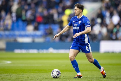 090324 - Cardiff City v Ipswich Town - Sky Bet Championship - Ryan Wintle of Cardiff City in action