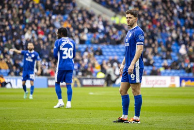 090324 - Cardiff City v Ipswich Town - Sky Bet Championship - Ryan Wintle of Cardiff City in action