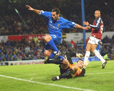 291103 - Cardiff City v Ipswich Town - Cardiff's Peter Thorne is stopped by keeper Kelvin Davis