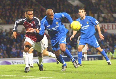 291103 - Cardiff City v Ipswich Town - Cardiff's Gavin Gordon breaks past Fabian Wilnis