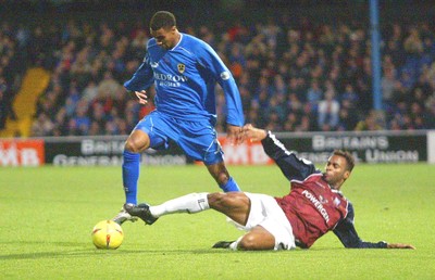 291103 - Cardiff City v Ipswich Town - Cardiff's Julian Gray steps out of Fabian Wilnis' tackle