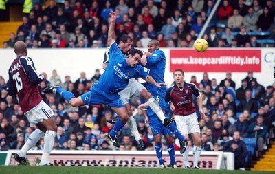 291103 - Cardiff City v Ipswich Town - Cardiff's Peter Thorne comes close as he tries for goal