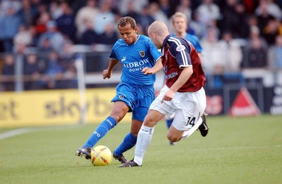 291103 - Cardiff City v Ipswich Town - Cardiff's Robert Earnshaw takes on Matt Richards