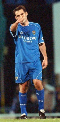 291103 - Cardiff City v Ipswich Town - Cardiff's Peter Thorne gives the thumbs-up after scoring goal