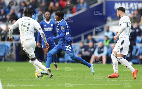 080123 - Cardiff City v Leeds United, Emirates FA Cup Third Round - Jaden Philogene of Cardiff City presses forward