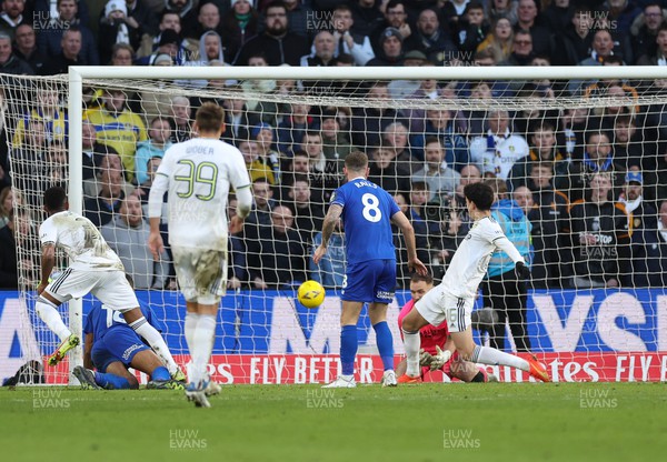 080123 - Cardiff City v Leeds United, Emirates FA Cup Third Round - Sonny Perkins of Leeds United  scores to level the score
