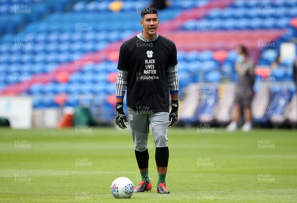 210620 - Cardiff City v Leeds United - SkyBet Championship - Neil Etheridge of Cardiff City during the warm up wearing the Black Lives Matter t-shirt