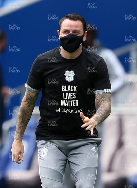 210620 - Cardiff City v Leeds United - SkyBet Championship - Lee Tomlin of Cardiff City wearing a face mask during the warm up