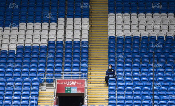 210620 - Cardiff City v Leeds United - SkyBet Championship - Cardiff staff sit in the empty stands