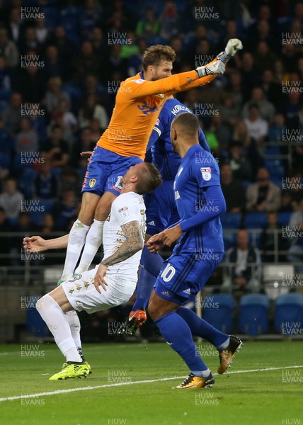 260917 - Cardiff City v Leeds United - SkyBet Championship - Pontus Jansson collides with Felix Wiedwald of Leeds United