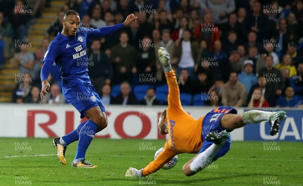 260917 - Cardiff City v Leeds United - SkyBet Championship - Kenneth Zohore of Cardiff City scores a goal