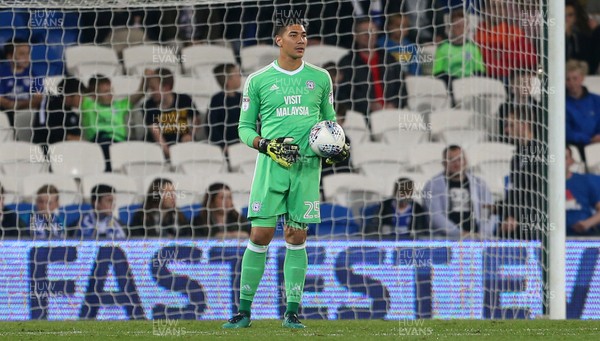 260917 - Cardiff City v Leeds United - SkyBet Championship - Neil Etheridge of Cardiff City