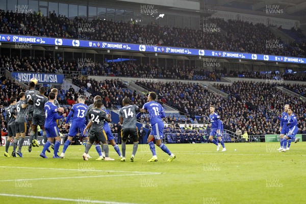 031118 - Cardiff City v Leicester City, Premier League - Victor Camarasa of Cardiff City (right) takes a free kick at goal