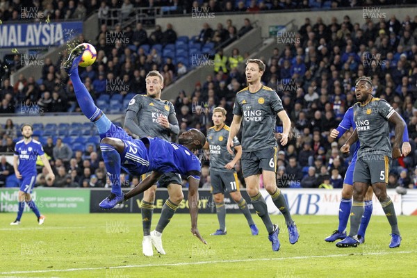 031118 - Cardiff City v Leicester City, Premier League - Sol Bamba of Cardiff City attempts an overhead shot at goal