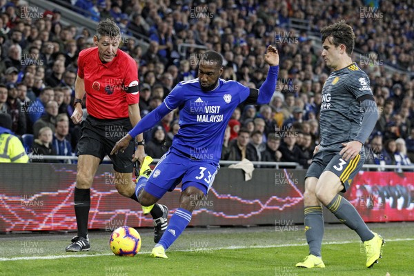 031118 - Cardiff City v Leicester City, Premier League - Junior Hoilett of Cardiff City (left) in action with  Ben Chilwell of Leicester City