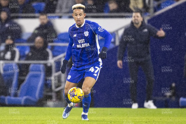 291223 - Cardiff City v Leicester City - Sky Bet Championship - Callum Robinson of Cardiff City in action