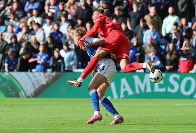 041025 - Cardiff City v Leyton Orient, EFL Sky Bet League 1 - Joel Bagan of Cardiff City and Sean Clare of Leyton Orient compete for the ball