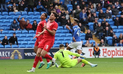 041025 - Cardiff City v Leyton Orient, EFL Sky Bet League 1 - Callum Robinson of Cardiff City wheels away to celebrate after scoring goal