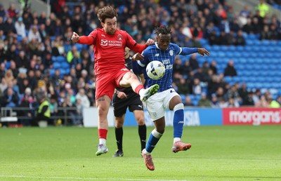 041025 - Cardiff City v Leyton Orient, EFL Sky Bet League 1 - Gabiel Osho of Cardiff City and Aaron Connolly of Leyton Orient compete for the ball
