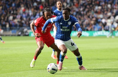 041025 - Cardiff City v Leyton Orient, EFL Sky Bet League 1 - Ronan Kpakio of Cardiff City gets away from Tayo Adaramola of Leyton Orient 