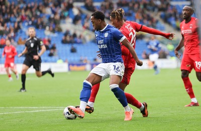 041025 - Cardiff City v Leyton Orient, EFL Sky Bet League 1 - Chris Willock of Cardiff City and Sean Clare of Leyton Orient compete for the ball