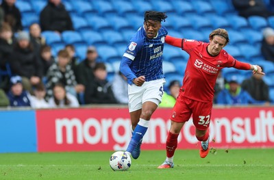 041025 - Cardiff City v Leyton Orient, EFL Sky Bet League 1 - Gabiel Osho of Cardiff City and Dominic Ballard of Leyton Orient compete for the ball