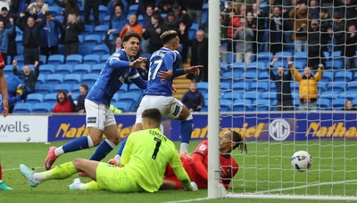 041025 - Cardiff City v Leyton Orient, EFL Sky Bet League 1 - Callum Robinson of Cardiff City scores the fourth goal