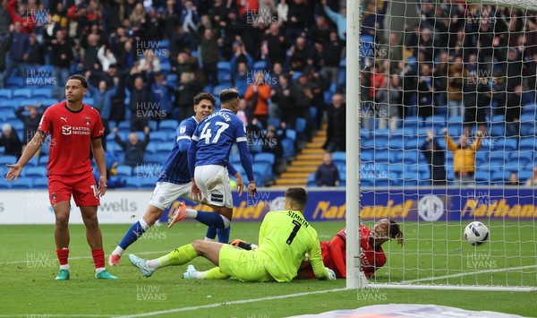 041025 - Cardiff City v Leyton Orient, EFL Sky Bet League 1 - Callum Robinson of Cardiff City scores the fourth goal