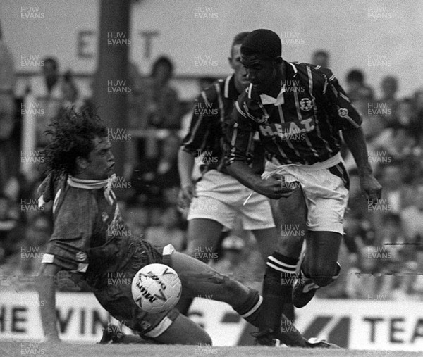 140893 - Cardiff City v Leyton Orient - League Division 2 -  Cardiff's Nicky Richardson in battle with Warren Hackett (right) 