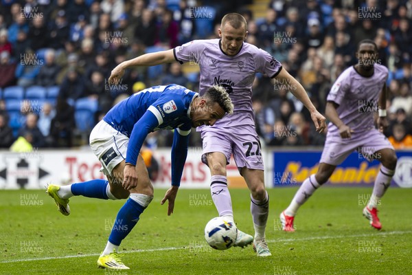 070326 - Cardiff City v Lincoln City - Sky Bet League 1 - Callum Robinson of Cardiff City in action against Tom Hamer of Lincoln City
