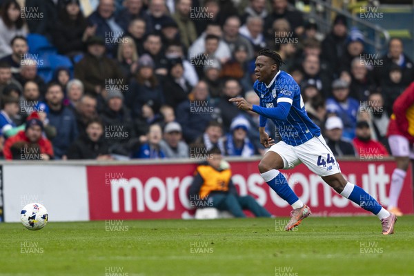 070326 - Cardiff City v Lincoln City - Sky Bet League 1 - Gabriel Osho of Cardiff City in action