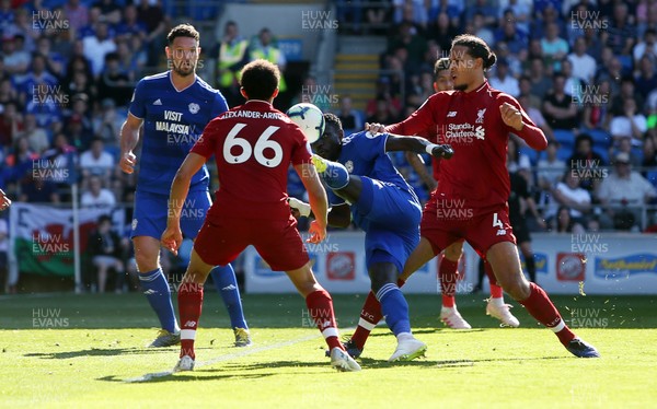 210419 - Cardiff City v Liverpool FC - Premier League - Oumar Niasse of Cardiff City shot at goal goes over the bar