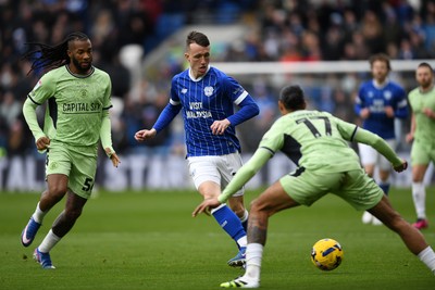 140226 - Cardiff City v Luton Town - Sky Bet League 1 - David Turnbull of Cardiff City is challenged by Nigel Lonwijk of Luton