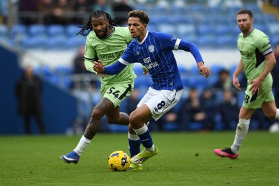 140226 - Cardiff City v Luton Town - Sky Bet League 1 - Omari Kellyman of Cardiff City is challenged by Kasey Palmer of Luton