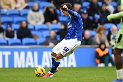 140226 - Cardiff City v Luton Town - Sky Bet League 1 - Perry NG of Cardiff City scores a goal from distance