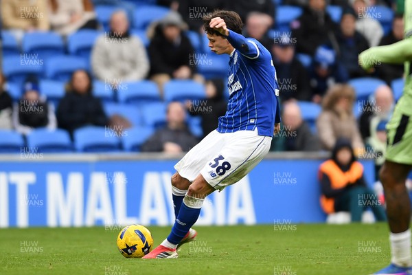 140226 - Cardiff City v Luton Town - Sky Bet League 1 - Perry NG of Cardiff City scores a goal from distance