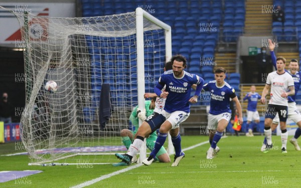 281120 - Cardiff City v Luton Town, Sky Bet Championship - Sean Morrison of Cardiff City celebrates after scoring the opening goal