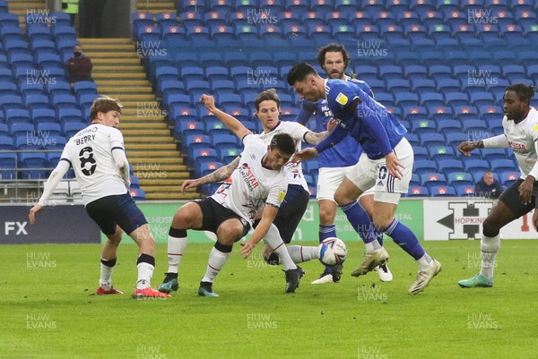 281120 - Cardiff City v Luton Town, Sky Bet Championship - Kieffer Moore of Cardiff City is challenged for the ball as he looks to get a shot a goal