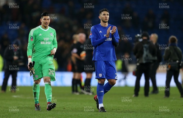 280118 - Cardiff City v Manchester City - FA Cup - Neil Etheridge and Marko Grujic of Cardiff City thank the fans at full time