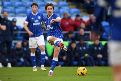 291125 - Cardiff City v Mansfield Town - Sky Bet League 1 - Ryan Wintle of Cardiff City