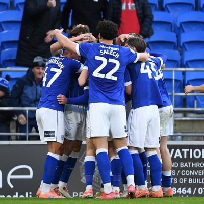 291125 - Cardiff City v Mansfield Town - Sky Bet League 1 - Will Fish of Cardiff City celebrates scoring a goal with team mates