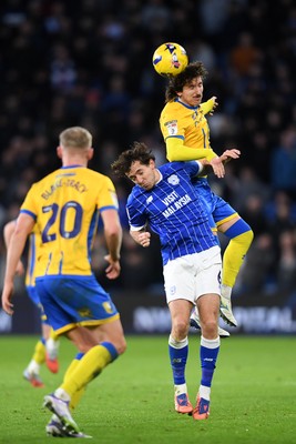291125 - Cardiff City v Mansfield Town - Sky Bet League 1 - Aaron Lewis of Mansfield is challenged by Ryan Wintle of Cardiff City