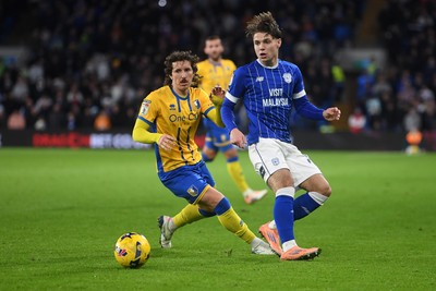 291125 - Cardiff City v Mansfield Town - Sky Bet League 1 - Aaron Lewis of Mansfield is challenged by Cian Ashford of Cardiff City