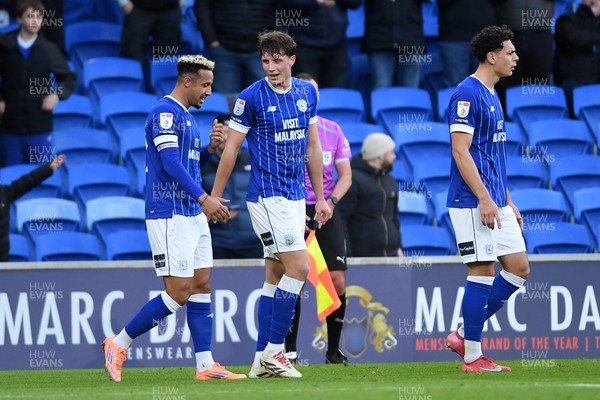 291125 - Cardiff City v Mansfield Town - Sky Bet League 1 - Will Fish of Cardiff City celebrates scoring a goal with team mates