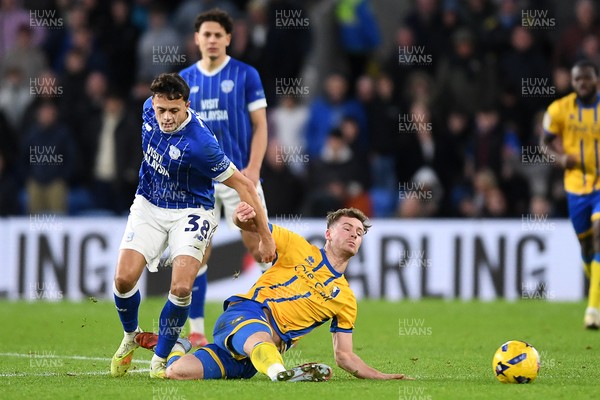 291125 - Cardiff City v Mansfield Town - Sky Bet League 1 - Perry NG of Cardiff City is challenged by Louis Reed of Mansfield