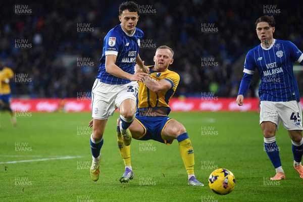 291125 - Cardiff City v Mansfield Town - Sky Bet League 1 - Perry NG of Cardiff City is challenged by Frazer Blake-Tracy of Mansfield