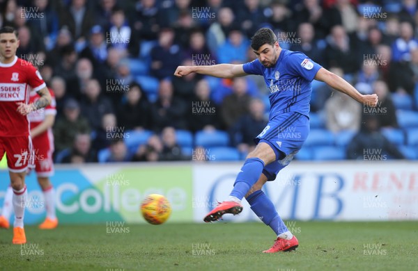 170218 - Cardiff City v Middlesbrough, Sky Bet Championship - Callum Paterson of Cardiff City fires a shot at goal