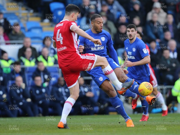 170218 - Cardiff City v Middlesbrough, Sky Bet Championship - Kenneth Zohore of Cardiff Cityplays the ball past Daniel Ayala of Middlesbrough