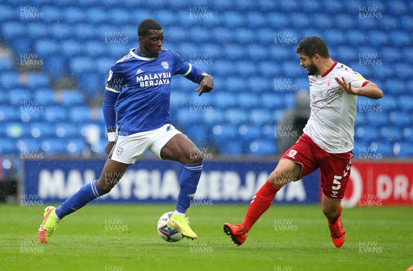 241020 - Cardiff City v Middlesbrough - SkyBet Championship - Sheyi Ojo of Cardiff City is challenged by Sam Morsy of Middlesbrough