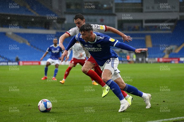 241020 - Cardiff City v Middlesbrough - SkyBet Championship - Kieffer Moore of Cardiff City is challenged by Dael Fry of Middlesbrough